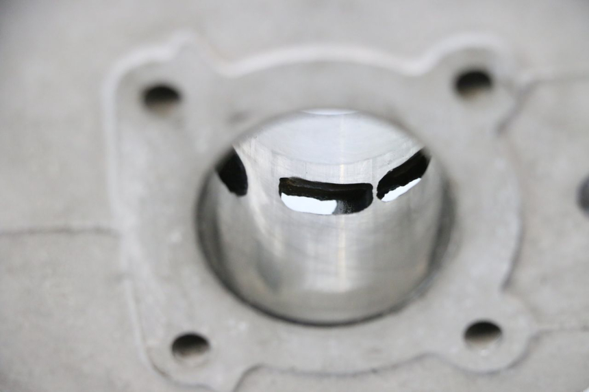 photo de CILINDRO PISTONE PEUGEOT KISBEE 2T 50 (2018 - 2022) - Altra angolazione
