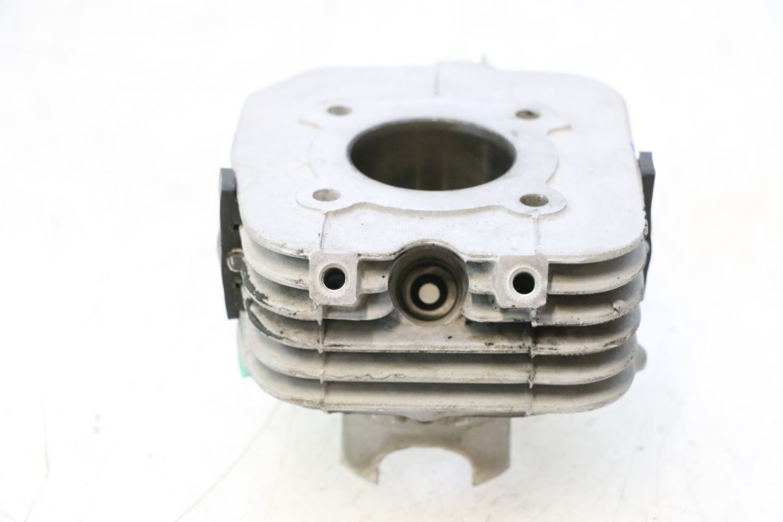 photo de CILINDRO PISTONE PEUGEOT KISBEE 2T 50 (2018 - 2022) - Dettagli dei punti di fissaggio