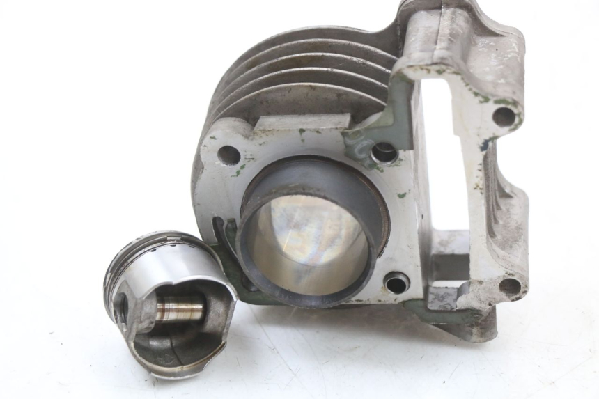 photo de CILINDRO PISTONE PEUGEOT KISBEE 4T 50 (2018 - 2022) - Primo piano tecnico