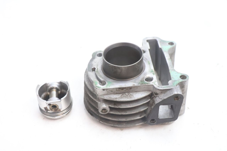 photo de CILINDRO PISTONE PEUGEOT KISBEE 4T 50 (2010 - 2017) - Primo piano tecnico