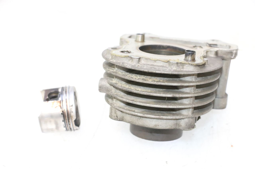 photo de CILINDRO PISTONE PEUGEOT KISBEE 4T 50 (2010 - 2017) - Altra vista dell'articolo