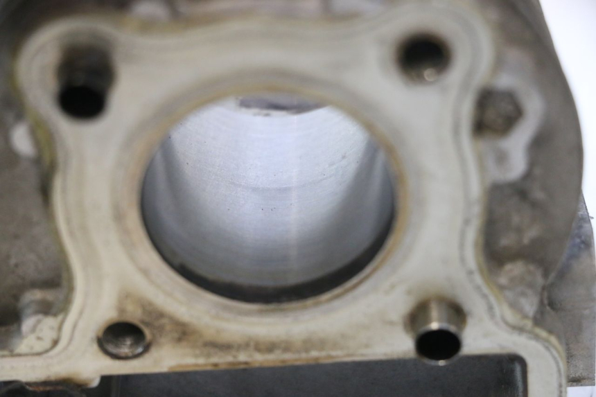 photo de CILINDRO PISTONE PEUGEOT KISBEE 4T 50 (2010 - 2017) - Altra angolazione