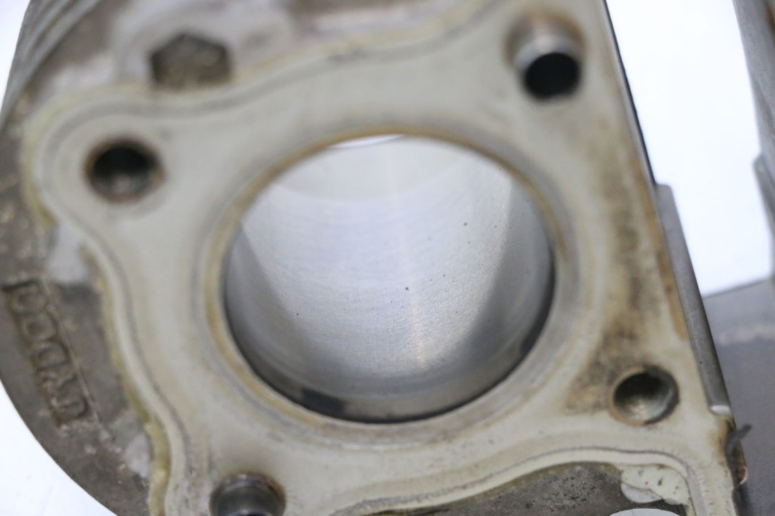 photo de CILINDRO PISTONE PEUGEOT KISBEE 4T 50 (2010 - 2017) - Dettagli dei punti di fissaggio