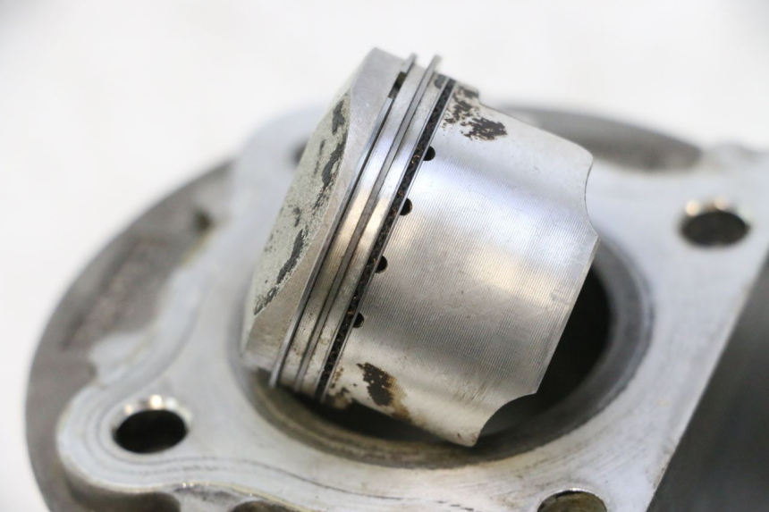 photo de CILINDRO PISTONE PEUGEOT KISBEE 4T 50 (2018 - 2022) - Zoom sullo stato d'uso