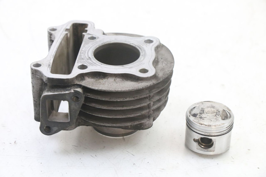 photo de CILINDRO PISTONE KYMCO DINK 4T 50 (2007 - 2018) - Dettagli dei punti di fissaggio