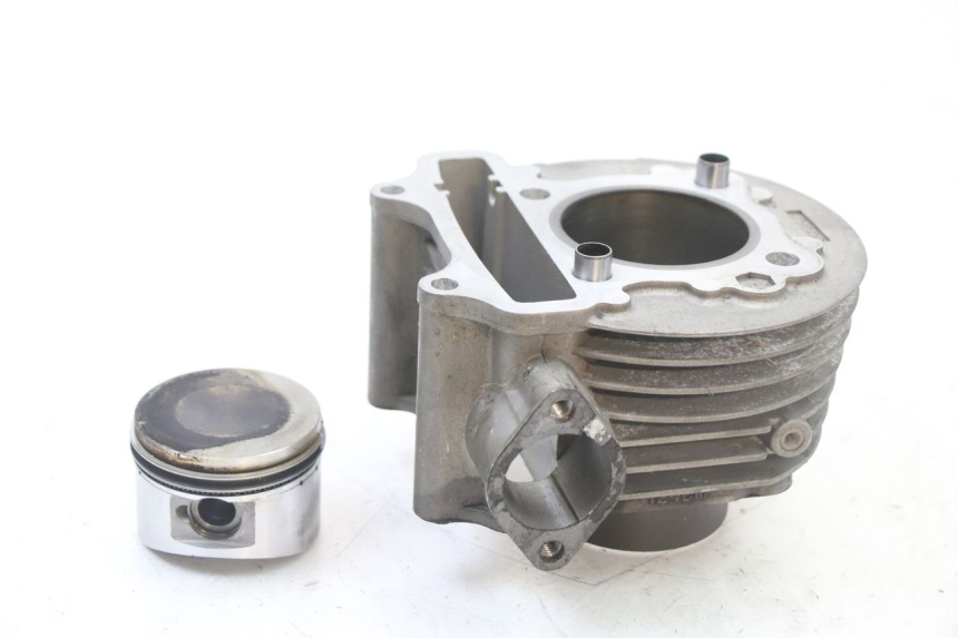 photo de CILINDRO PISTONE LONGJIA SHARPY 125 (2020 - 2024) - Zoom sullo stato d'uso