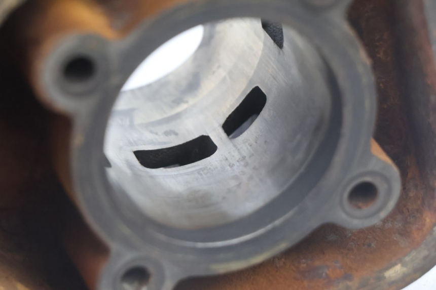 photo de CILINDRO PISTONE PEUGEOT LUDIX BLASTER 50 (2006 - 2014) - Ispezione visiva dettagliata