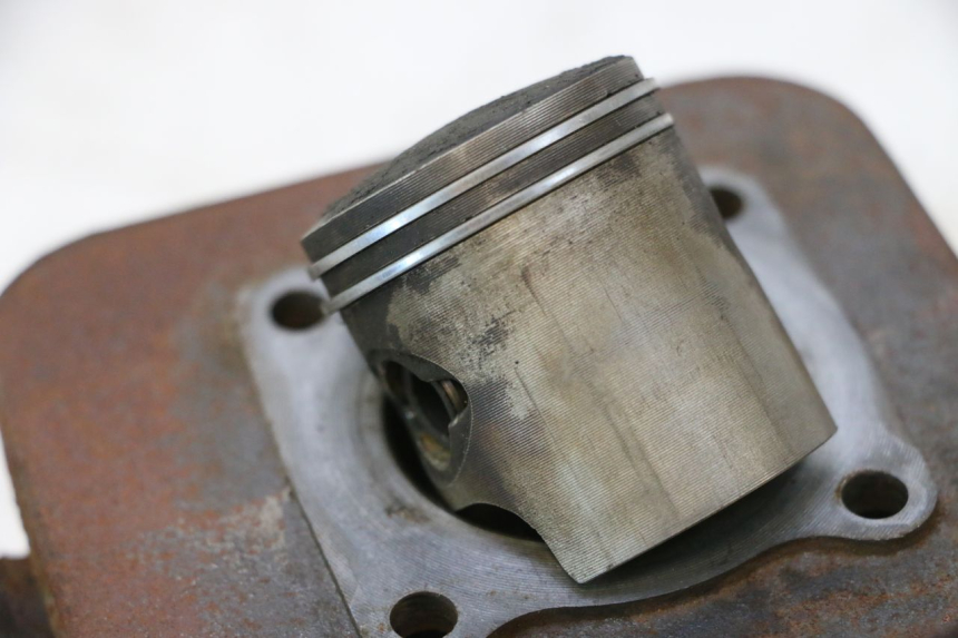 photo de CYLINDRE PISTON PEUGEOT LUDIX 50 (2008 - 2017) - Zoom sui componenti
