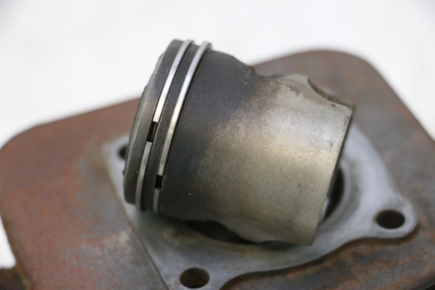 photo de CYLINDRE PISTON PEUGEOT LUDIX 50 (2008 - 2017) - Primo piano ad alta risoluzione