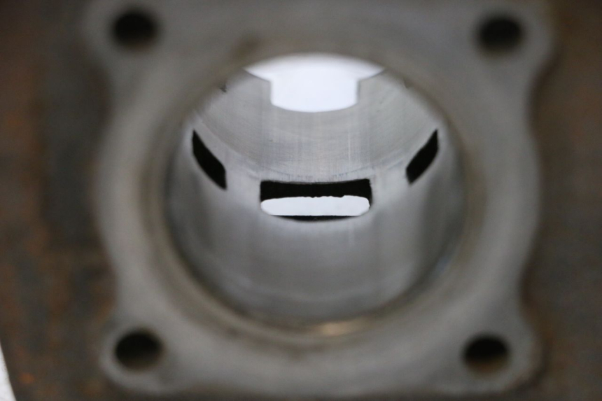 photo de CYLINDRE PISTON PEUGEOT LUDIX 50 (2008 - 2017) - Dettagli dei punti di fissaggio