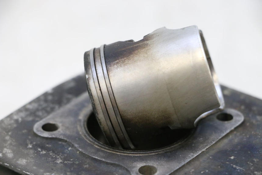 photo de CILINDRO PISTONE PEUGEOT LUDIX ONE 14P 50 (2004 - 2013) - Focus sulla struttura