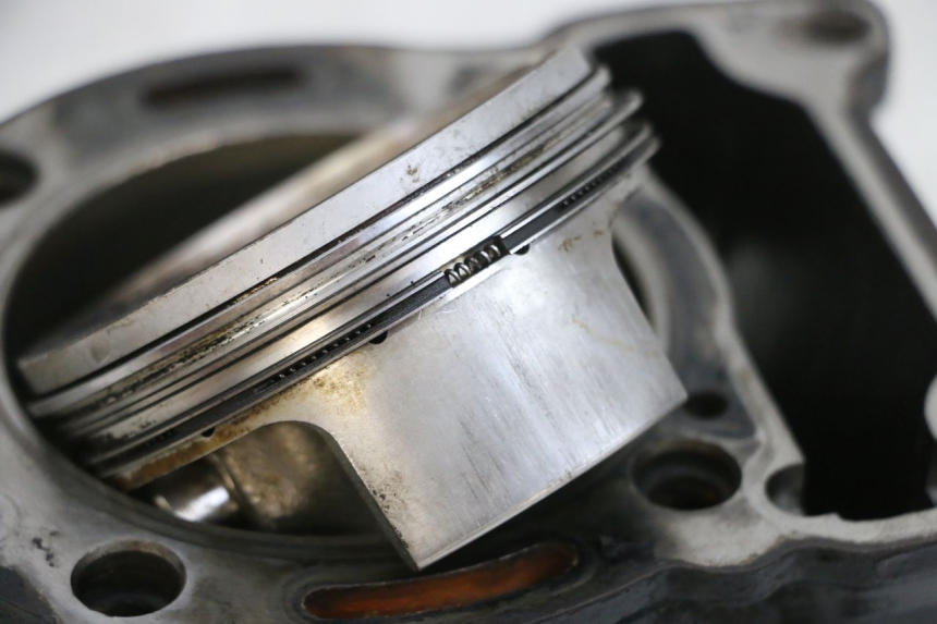 photo de CILINDRO PISTONE PIAGGIO MP3 RL 250 (2006 - 2010) - Zoom sui componenti