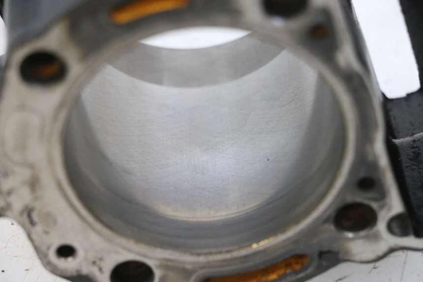 photo de CILINDRO PISTONE PIAGGIO MP3 RL 250 (2006 - 2010) - Altra angolazione