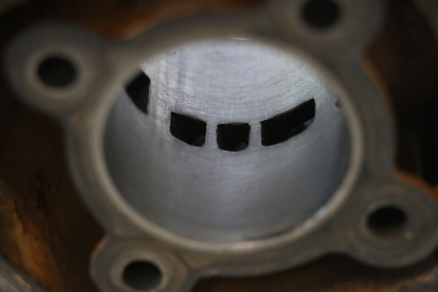 photo de CILINDRO PISTONE MBK NITRO 50 (2004 - 2008) - Stato della superficie e materiale