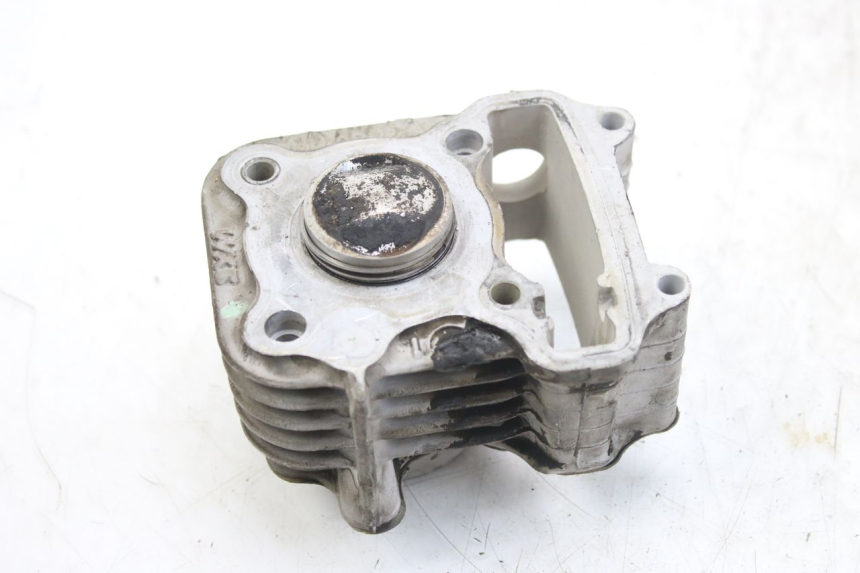 photo de CILINDRO PISTONE SYM ORBIT 2 4T 50 (2008 - 2017) - Marcature e riferimenti originali