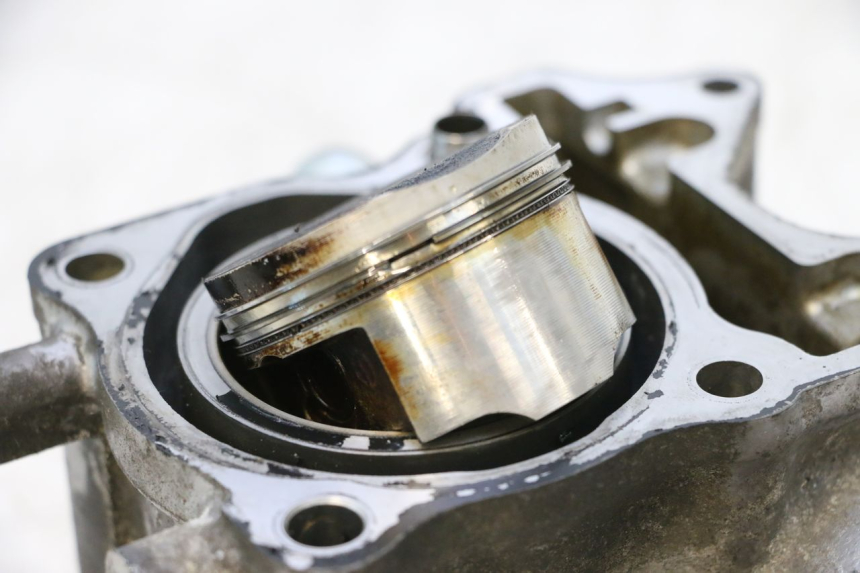 photo de CILINDRO PISTONE HONDA PCX (JF57/JF64) 125 (2014 - 2018) - Zoom sullo stato d'uso