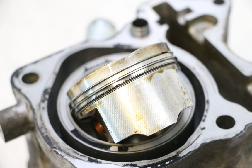 photo de CILINDRO PISTONE HONDA PCX (JF57/JF64) 125 (2014 - 2018) - Altra angolazione