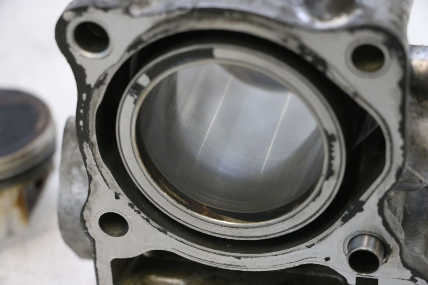 photo de CILINDRO PISTONE HONDA PCX (JF57/JF64) 125 (2014 - 2018) - Stato della superficie e materiale