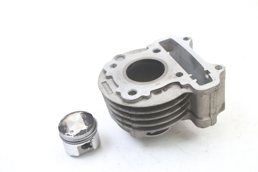 photo de CILINDRO PISTONE PEUGEOT KISBEE 4T 50 (2010 - 2017) - Zoom sullo stato d'uso