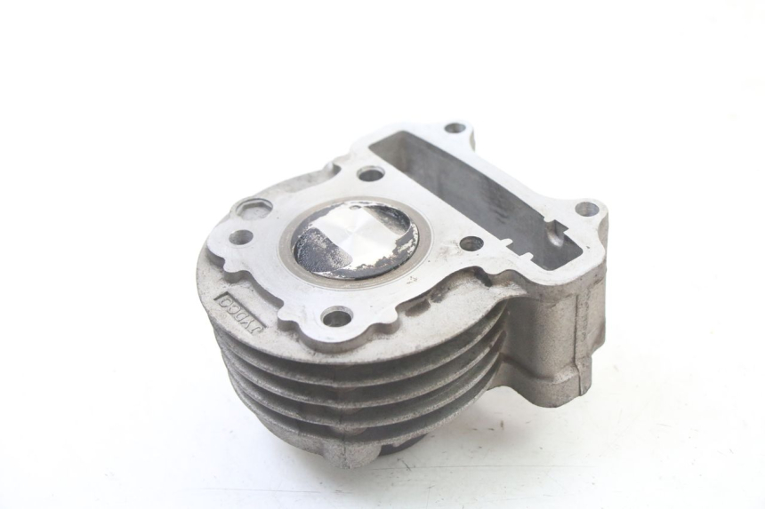 photo de CILINDRO PISTONE PEUGEOT KISBEE 4T 50 (2010 - 2017) - Altra angolazione