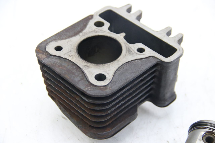 photo de CILINDRO PISTONE APRILIA SCARABEO 4T 50 (2009 - 2017) - Altra angolazione