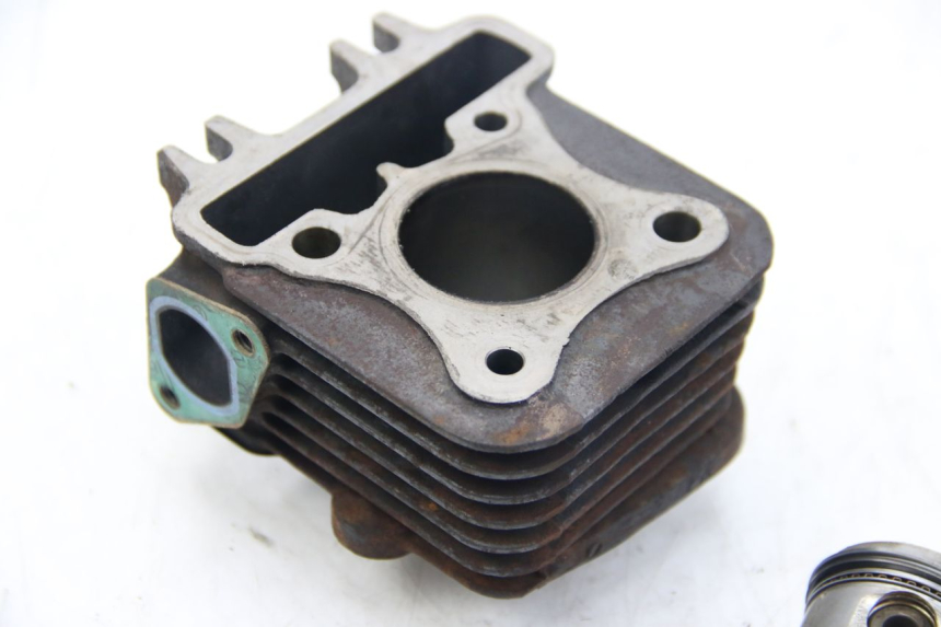 photo de CILINDRO PISTONE APRILIA SCARABEO 4T 50 (2009 - 2017) - Primo piano tecnico