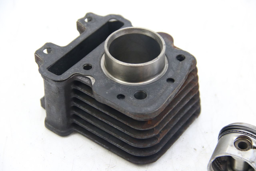 photo de CILINDRO PISTONE APRILIA SCARABEO 4T 50 (2009 - 2017) - Vista d'insieme del prodotto