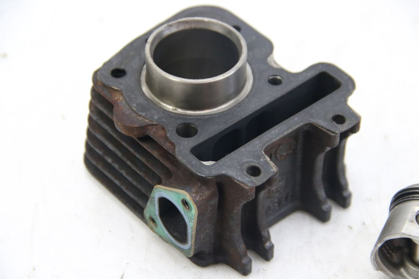 photo de CILINDRO PISTONE APRILIA SCARABEO 4T 50 (2009 - 2017) - Stato della superficie e materiale