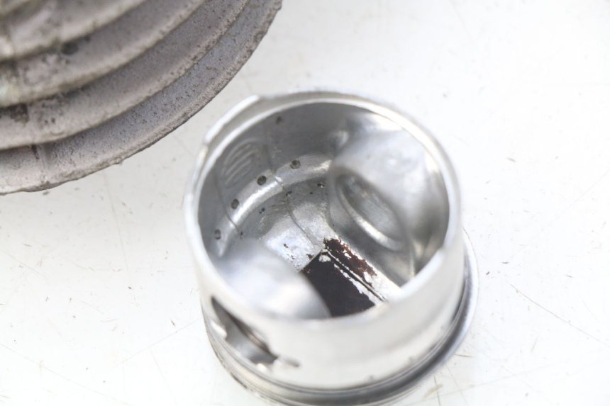 photo de CILINDRO PISTONE KYMCO SENTO 50 (2008 - 2013) - Zoom sullo stato d'uso