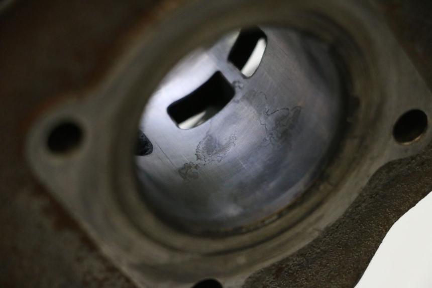 photo de CILINDRO PISTONE PEUGEOT SPEEDFIGHT 2 AC 50 (2000 - 2009) - Primo piano tecnico