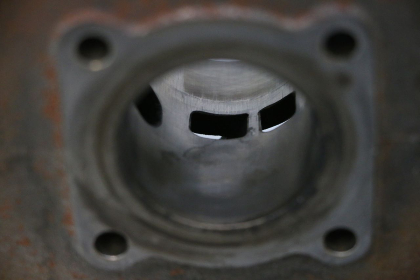 photo de CILINDRO PISTONE PEUGEOT SPEEDFIGHT 2 AC 50 (2000 - 2009) - Dettagli dei punti di fissaggio