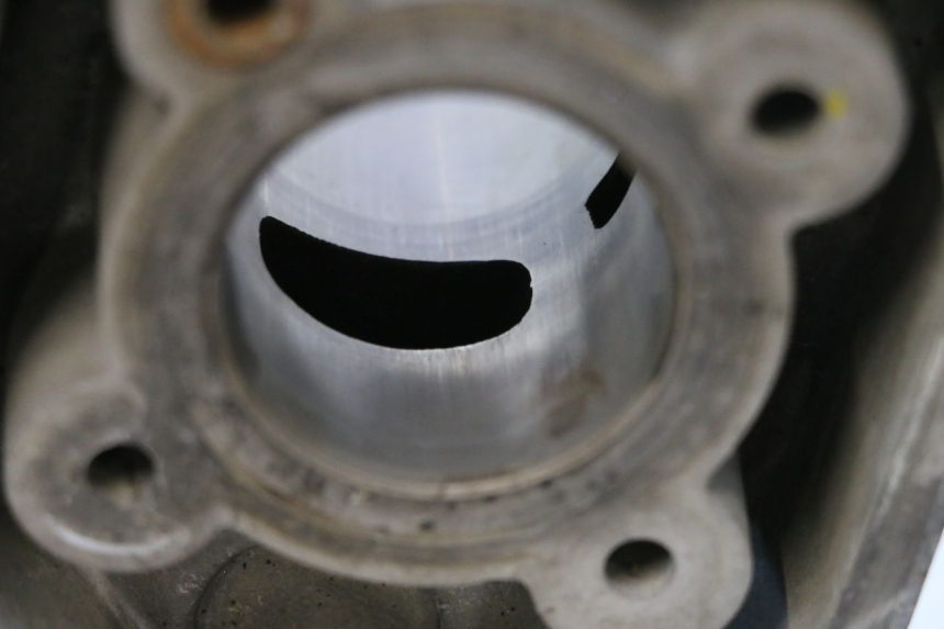 photo de CILINDRO PISTONE PEUGEOT SPEEDFIGHT LC 50 (1996 - 2002) - Dettagli dei punti di fissaggio
