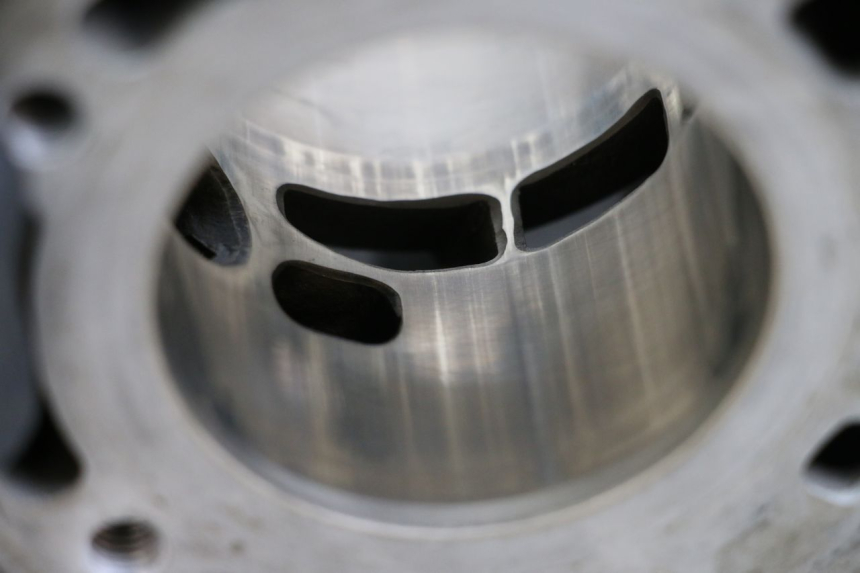 photo de CILINDRO PISTONE CAGIVA SUPER CITY 125 (1992 - 1997) - Stato della superficie e materiale