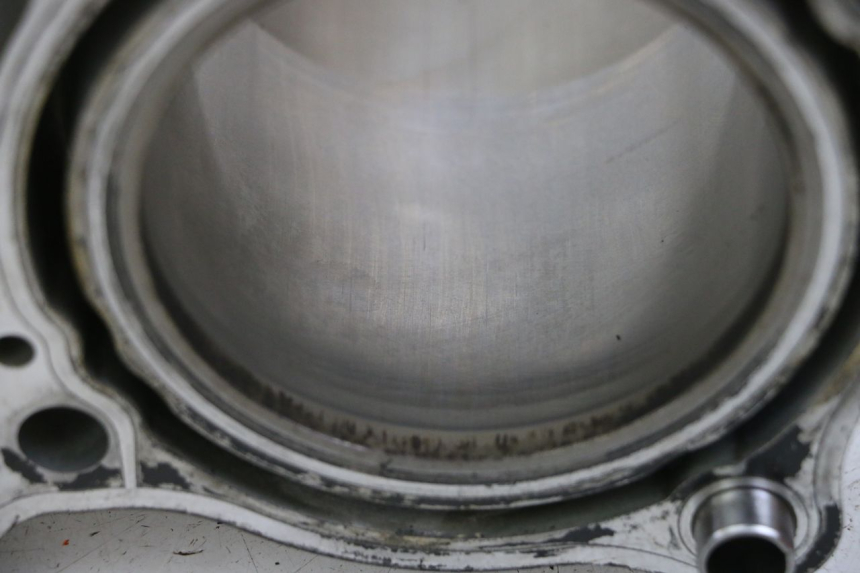 photo de CILINDRO PISTONE SUZUKI SV S 650 (1999 - 2002) - Primo piano tecnico