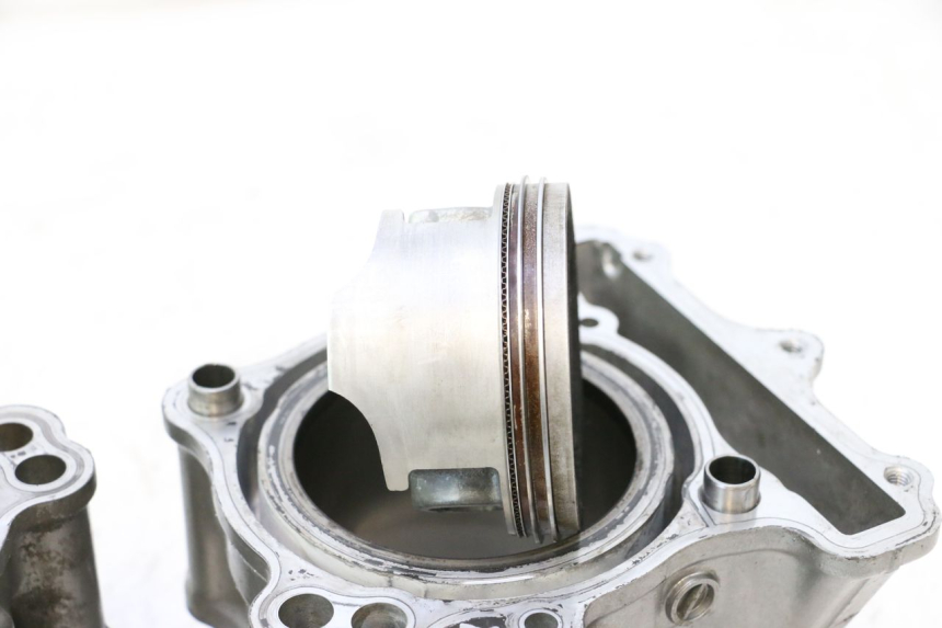 photo de CILINDRO PISTONE SUZUKI SV S 650 (1999 - 2002) - Caratteristiche distintive