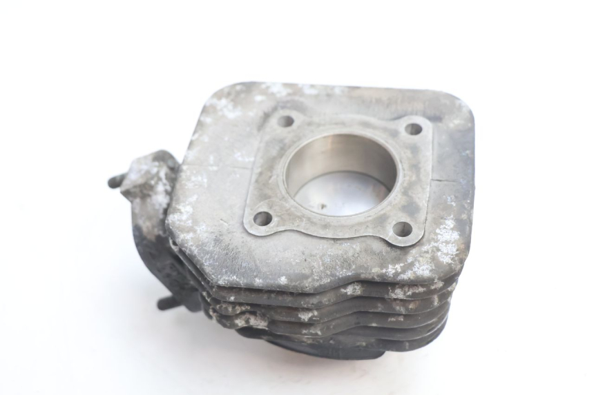 photo de CILINDRO PISTONE PEUGEOT TREKKER 50 (1995 - 2004) - Primo piano tecnico