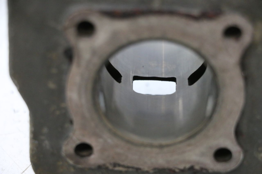 photo de CILINDRO PISTONE PEUGEOT TREKKER 50 (1995 - 2004) - Dettagli dei punti di fissaggio