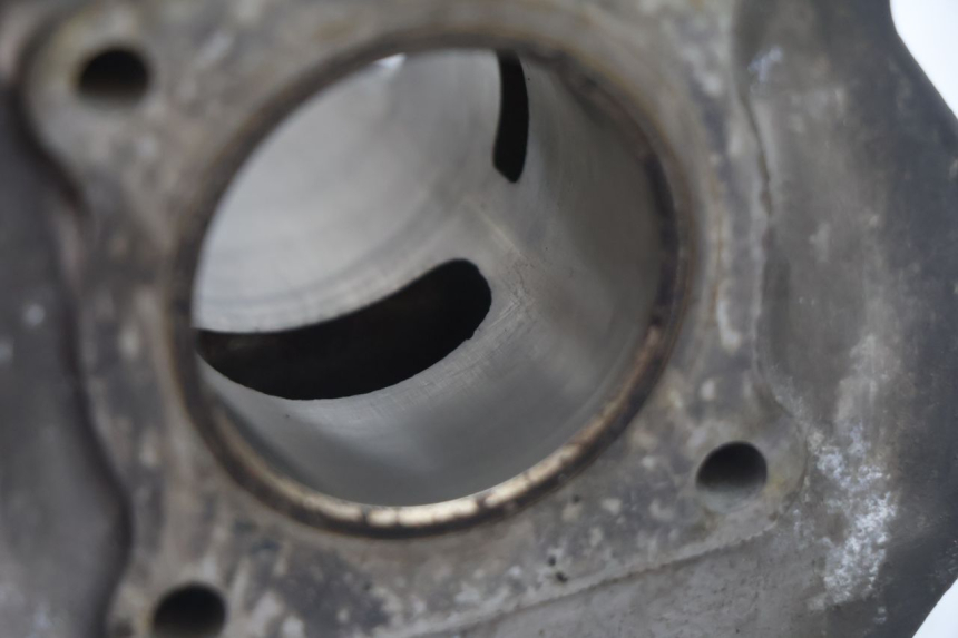 photo de CILINDRO PISTONE PEUGEOT TREKKER 50 (1995 - 2004) - Dettagli dei punti di fissaggio