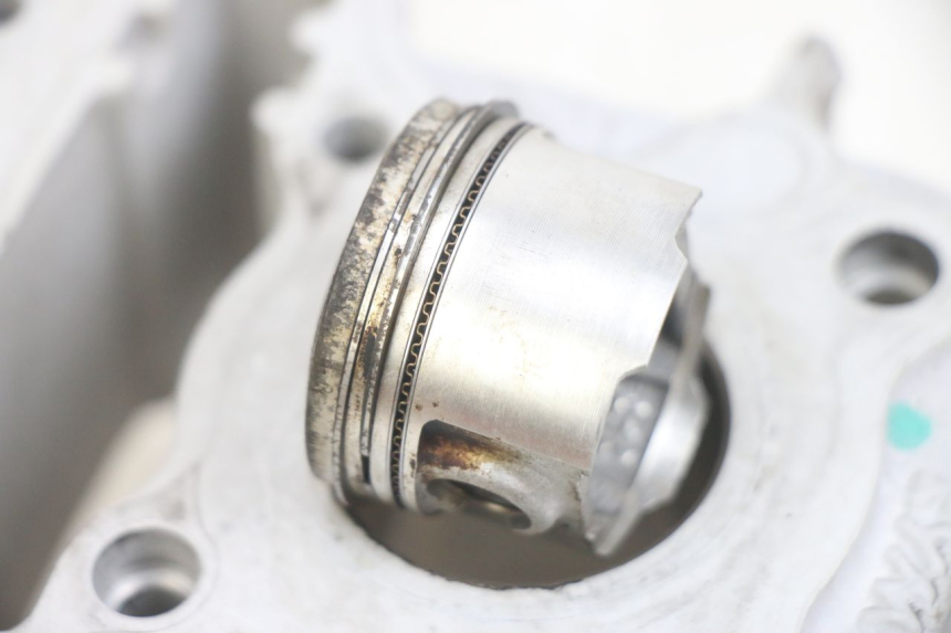 photo de CILINDRO PISTONE PEUGEOT TWEET 4T 50 (2014 - 2019) - Caratteristiche distintive