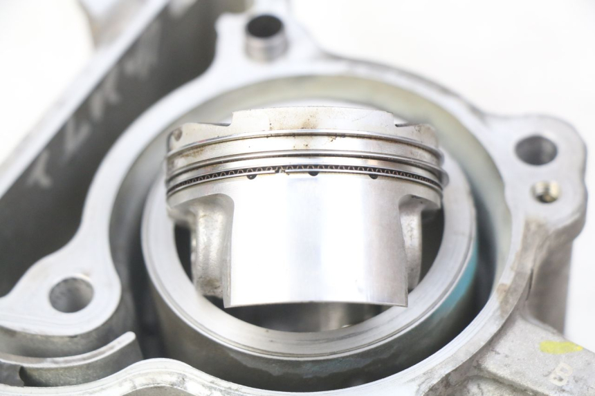 photo de CYLINDRO PISTONE PIAGGIO VESPA GTS IGET ABS 125 (2017 - 2023) - Zoom sui componenti