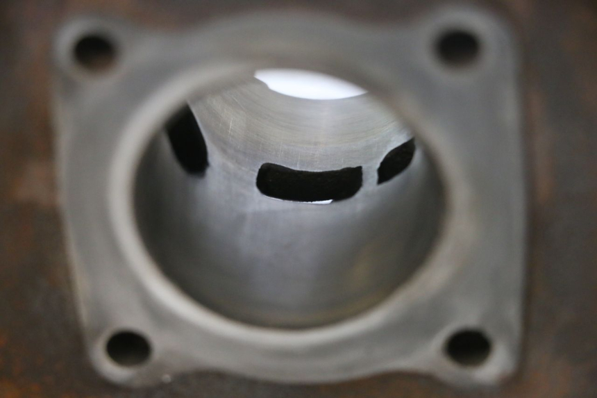 photo de CILINDRO PISTONE PEUGEOT VIVACITY NEW 2T 50 (2008 - 2017) - Stato della superficie e materiale