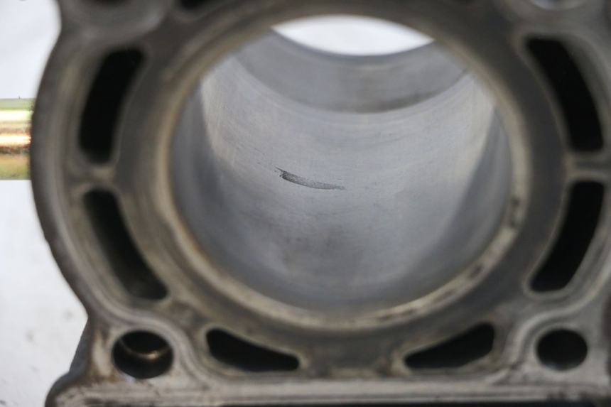 photo de CYLINDRE PISTON YAMAHA YP MAJESTY 125 (2002 - 2006) - Dettagli dei punti di fissaggio