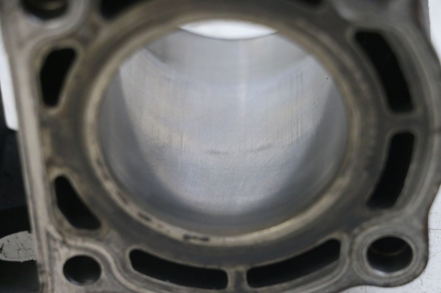 photo de CYLINDRE PISTON YAMAHA YP MAJESTY 125 (2002 - 2006) - Stato della superficie e materiale