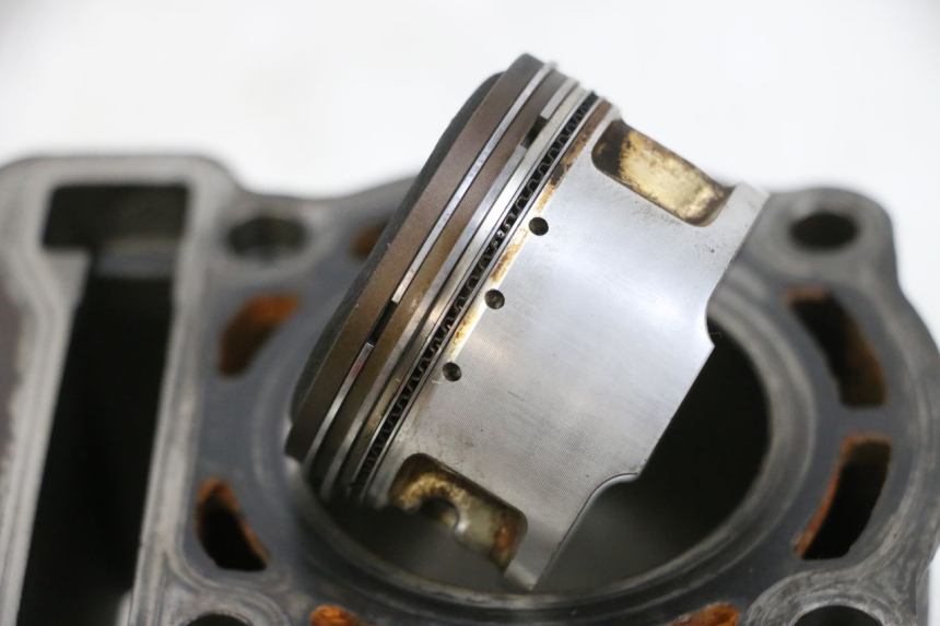 photo de CYLINDRE PISTON YAMAHA YP MAJESTY 125 (2002 - 2006) - Caratteristiche distintive