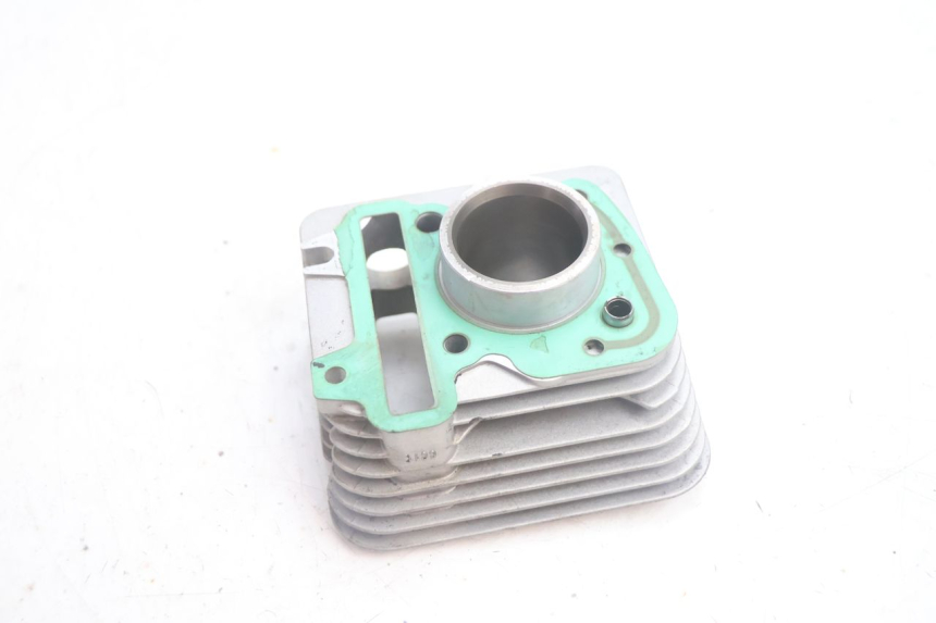 photo de CILINDRO PISTONE PIAGGIO ZIP IGET 4T 50 (2021 - 2023) - Primo piano ad alta risoluzione