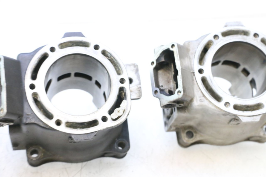 photo de CILINDRO YAMAHA WAVE RUNNER GP R 1200 (2000 - 2003) - Zoom qualità usato