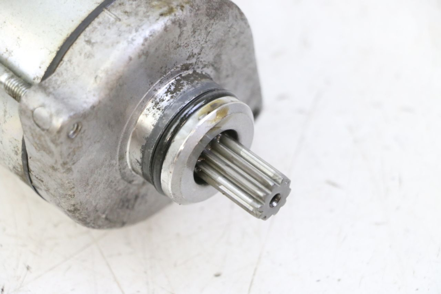 photo de MOTORINO DI AVVIAMENTO HONDA NTV DEAUVILLE 650 (2001 - 2006) - Primo piano tecnico