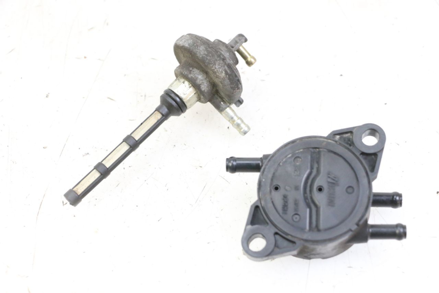 photo de RUBINETTO SERBATOIO PIAGGIO VESPA GRANTURISMO 200 (2004 - 2005) - Zoom sullo stato d'uso