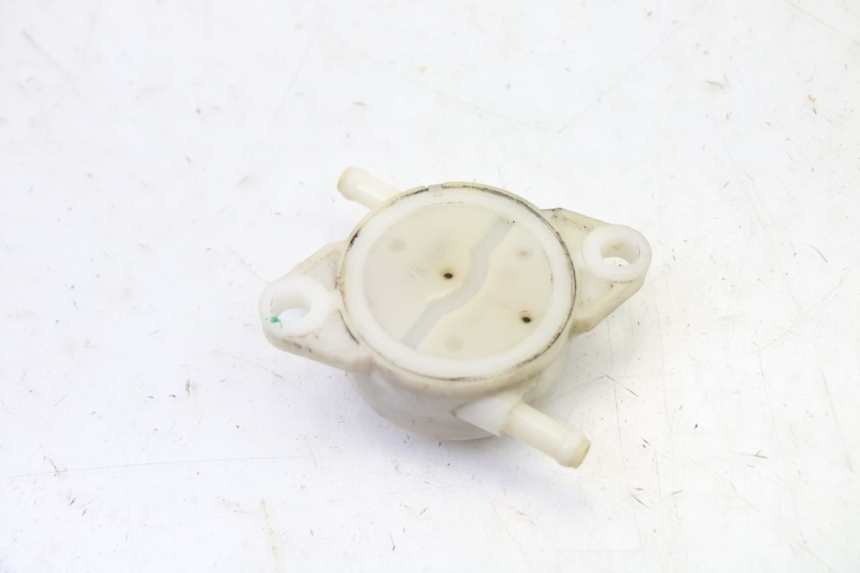 photo de RUBINETTO SERBATOIO PIAGGIO SUPER LX 125 (2000 - 2003) - Altra angolazione