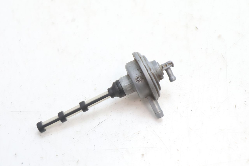 photo de RUBINETTO SERBATOIO PIAGGIO TYPHOON 50 (2000 - 2009) - Zoom sullo stato d'uso